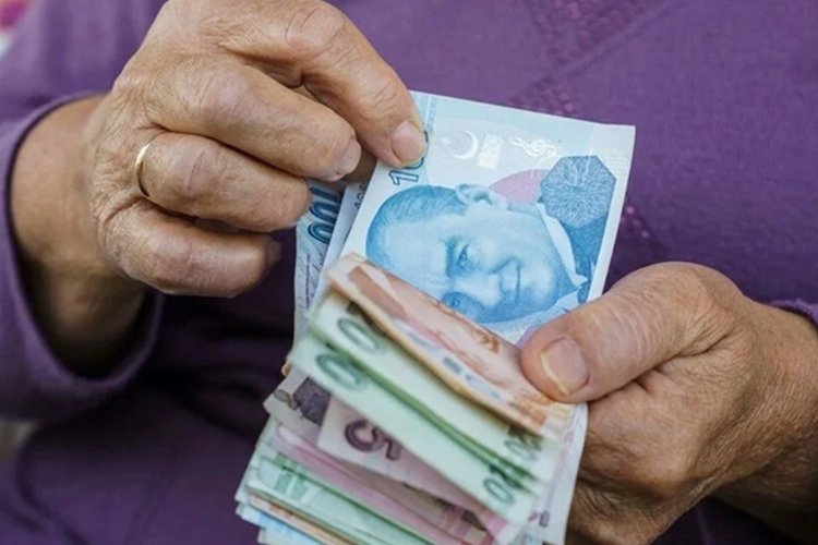 Bir haftadır Cumhurbaşkanı Erdoğan tarafından imzalanması beklenen emekliye ek zam