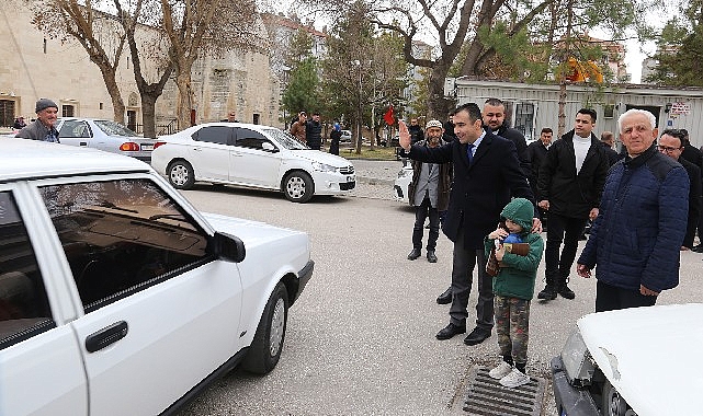 Seçim çalışmalarını sürdüren Karaman Belediye Başkanı Savaş Kalaycı, şehirde adım