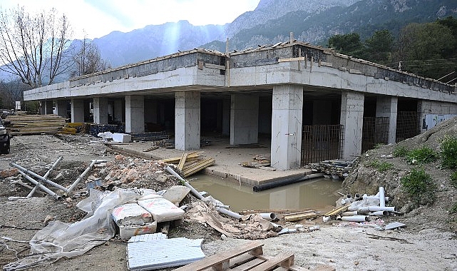 Kemer Belediye Başkanı Necati Topaloğlu'nun “Her mahalleye bir kapalı pazar