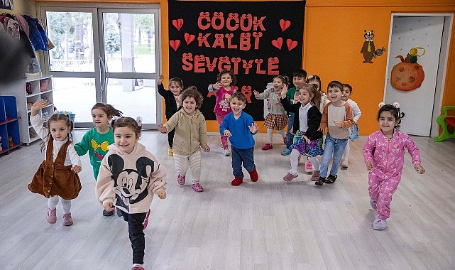 İzmir Büyükşehir Belediye Başkanı Tunç Soyer, Çocuk Belediyesi ile beraber