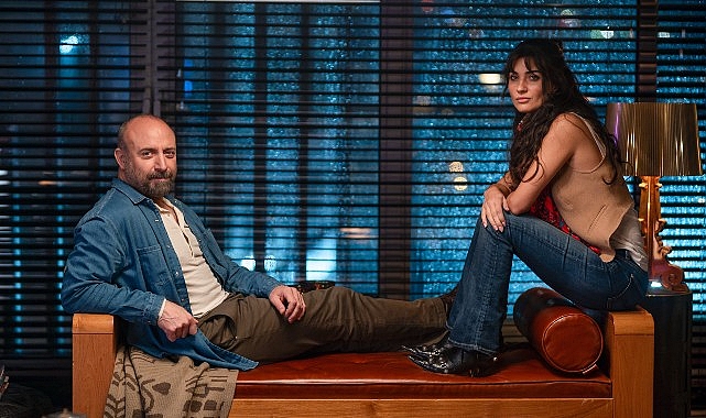 Başrolünü Tûba Büyüküstün ve Halit Ergenç’in paylaştığı “Yarın Yokmuş Gibi”
