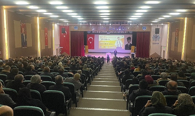 Konya Büyükşehir Belediyesi'nin ilçelerde ilgiyle takip edilen Şehir Konferansları birbirinden