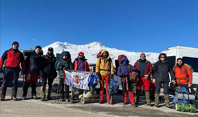 İnegöl Belediye Spor Kulübü Dağcılık branşı sporcuları, Erciyes dağına tırmandı.