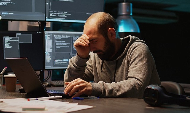İnternet Protokol adresi (kısaca IP adresi) bir kişinin kimlik kartına