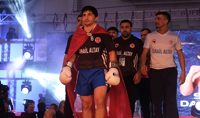 Kocaeli Büyükşehir Belediyesi’nin ev sahipliğinde düzenlenen İsmail Altay K-1 Fight Arena