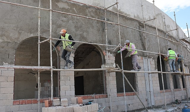 Antalya Büyükşehir Belediye Başkanı Muhittin Böcek, Kumluca'ya yeni bir stadyum