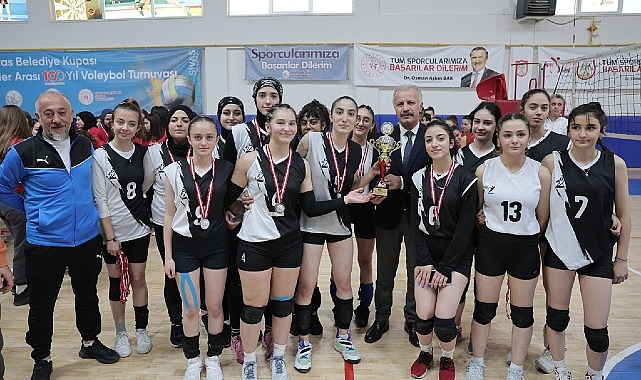 Sivas Belediyesi öncülüğünde şehirdeki 24 okulun katılımıyla düzenlenen "7. Geleneksel