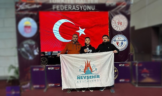 Nevşehir Belediyesi Gençlik ve Spor Kulübü Halter Takımı sporcularından İsmail
