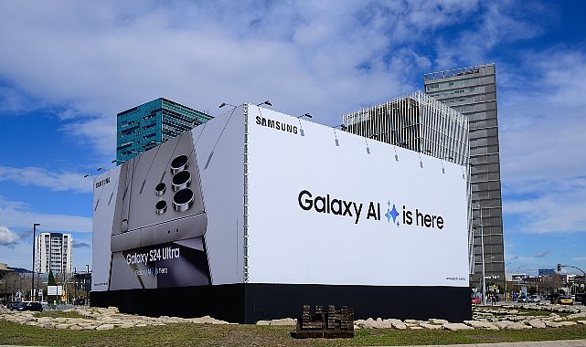 Mobil Dünya Kongresi 2024’te ziyaretçiler, Galaxy S24 Serisi’ni, genişletilen ürün