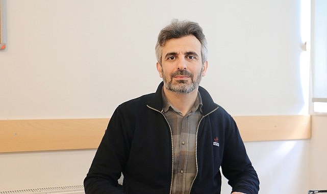 Dilin sürekli değişime açık ve yaşayan bir varlık olduğunu ifade
