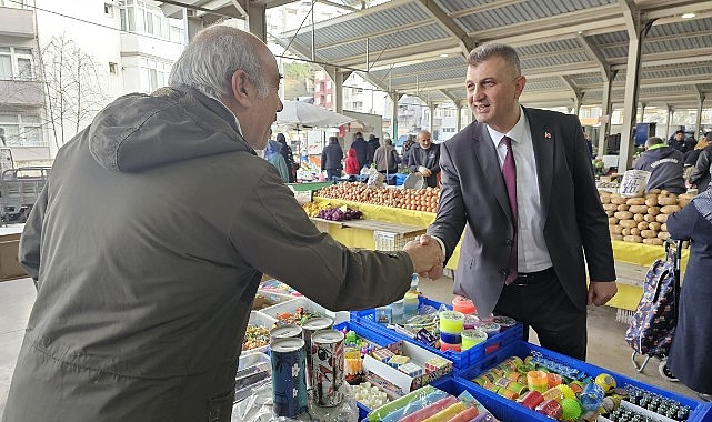 Esnaflarla bir araya gelen Gölcük Belediye Başkanı ve AK Parti