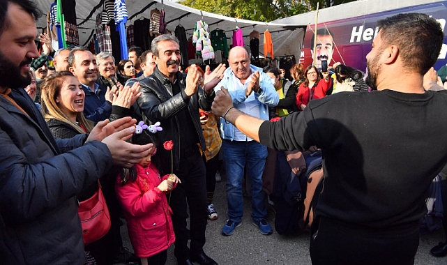Gittiği her yerde coşkuyla binlerce kişi tarafından karşılanan Çukurova Belediye