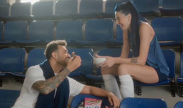 Nesfit, “İyi yaşamak senin Nesfit’inde” dediği yeni reklam filminde ünlü