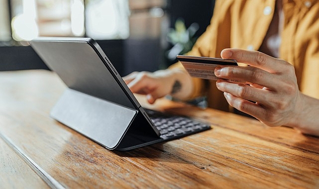 Visa, her geçen gün artan online alışveriş trafiğinde, güvenli ödemeler