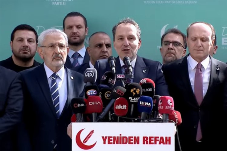 Yeniden Refah Partisi Genel Başkanı Fatih Erbakan, partisinin genel merkezinde