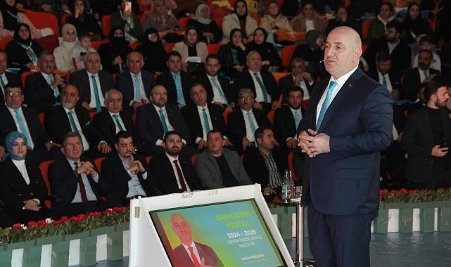 Seçim beyannamesini açıklayan Darıca Belediye Başkanı Muzaffer Bıyık, 8 ana