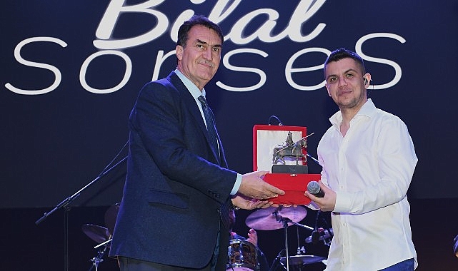 Osmangazi Meydanı’nın resmi açılış öncesi tanıtım etkinlikleri kapsamında düzenlenen konserler serisi