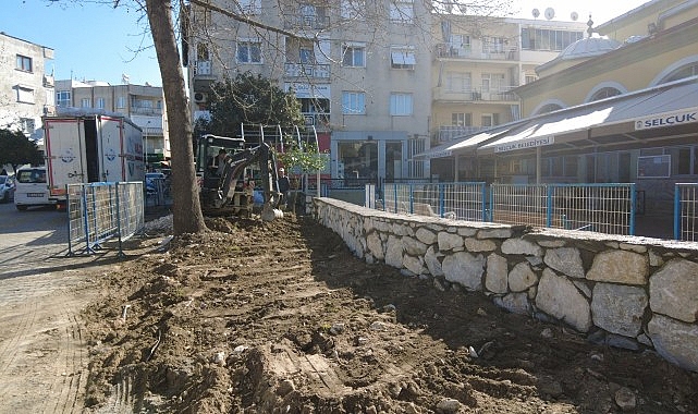 Kubilay Caddesi'nde gerçekleştirilen aydınlatma direklerinin yenilenmesiyle birlikte sokaklar aydınlanırken, Tahsin