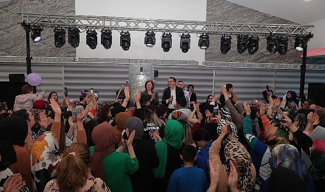 Yüzlerce kadının katıldığı etkinliğin ikincisi 9 Mart 2024 Cumartesi akşamı