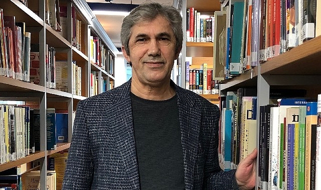 Medyanın, demokratik değerleri savunmak ve farklı görüşleri aktarmak zorunda olduğunu