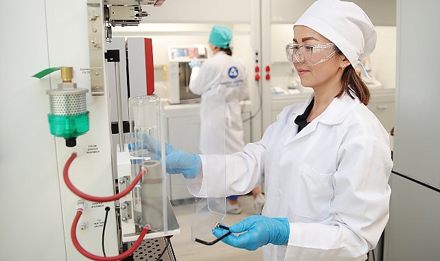 Laboratuvar, proses gazların ve endüstriyel yağların operasyonel testleri için modern