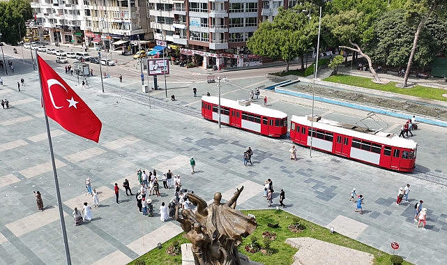 Antalya Büyükşehir Belediyesi Cumhuriyet Meydanı'nda bulunan tramvay hattındaki kot farkını