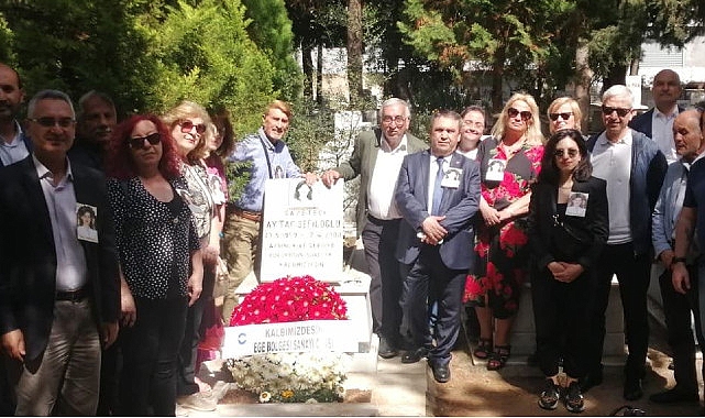 Ekonomi Muhabirleri Derneği İzmir Şubesi Kurucu Üyesi, İzmir basınının Aytaç