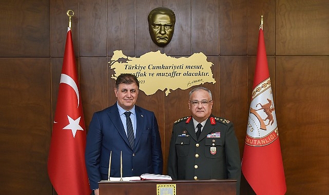 İzmir Büyükşehir Belediye Başkanı Dr. Cemil Tugay,  Ege Ordusu Komutanı