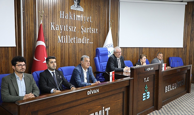Edremit Belediye Başkanı Mehmet Ertaş, ilk mesai gününde belediye bünyesinde