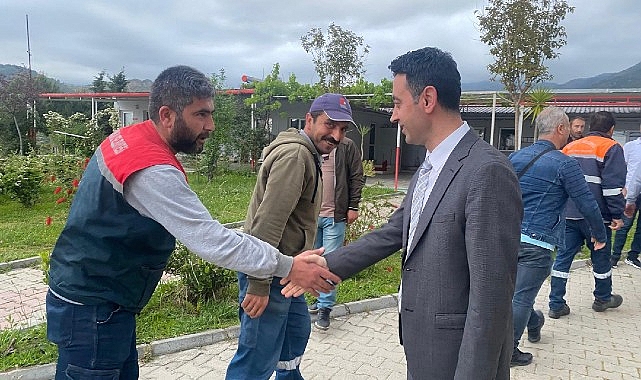 Bayraklı Belediye Başkanı İrfan Önal, haftanın ilk mesaisine saat 06.00’da