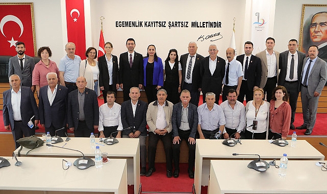 Bayraklı Belediye Başkanı İrfan Önal, yerel seçimlerin ardından görevlerine başlayan