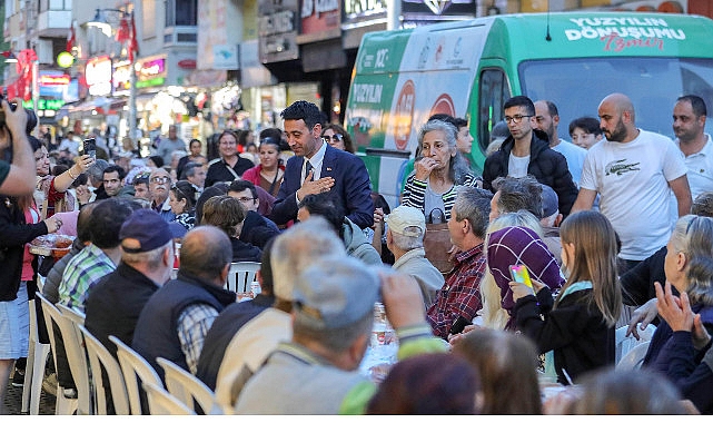 Bayraklı Belediye Başkanı İrfan Önal, Sevgi Yolu’nda düzenlenen iftar programı