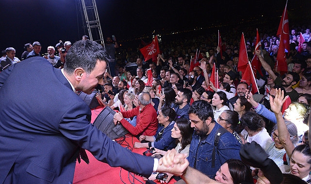 Yerel seçimlerin ardından Bayraklı Belediye Başkanlığı mazbatasını alarak görevine başlayan