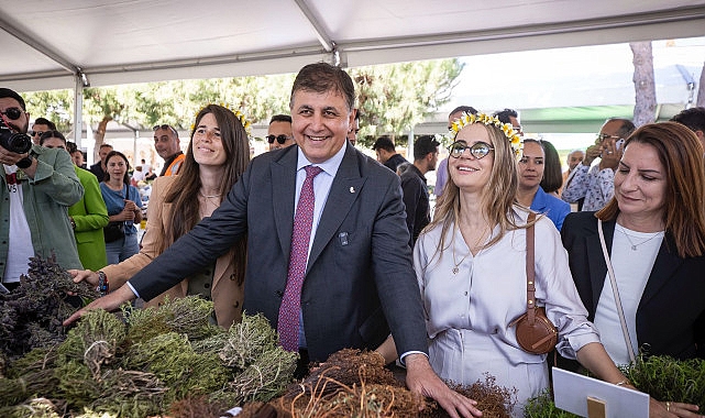 İzmir Büyükşehir Belediye Başkanı Dr. Cemil Tugay, Çeşme Belediyesi tarafından