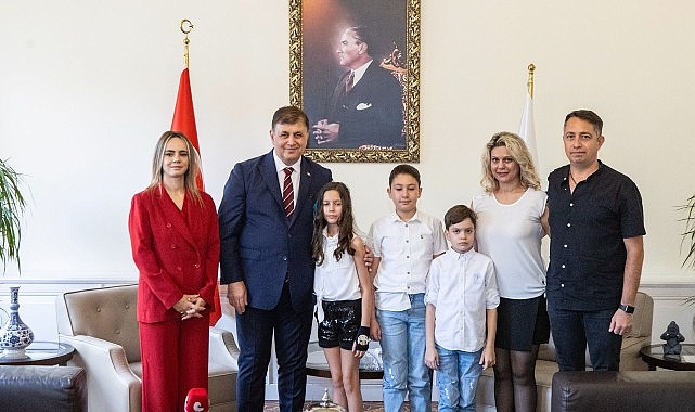 İzmir Büyükşehir Belediye Başkanı Dr. Cemil Tugay, 23 Nisan Ulusal