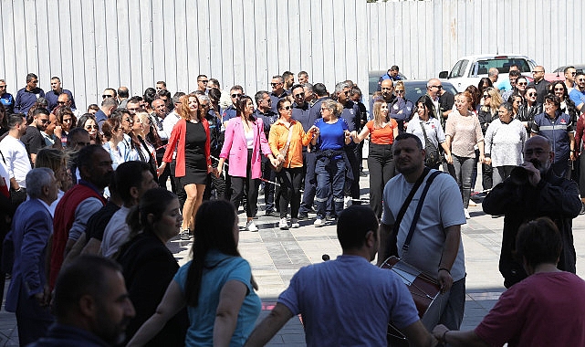 Bayraklı Belediye Başkanı İrfan Önal, Ramazan Bayramı dolayısıyla düzenlenen törende