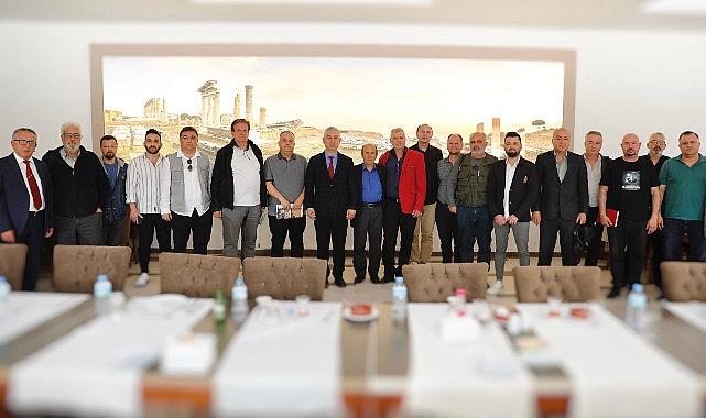 Bergama Belediye Başkanı Dr. Tanju ÇELİK, bölgedeki tüm yerel gazeteci,