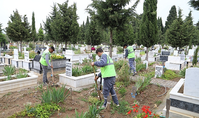 Sağlık İşleri Müdürlüğü Mezarlık ve Cenaze İşleri Birimi ekipleri, ilçedeki