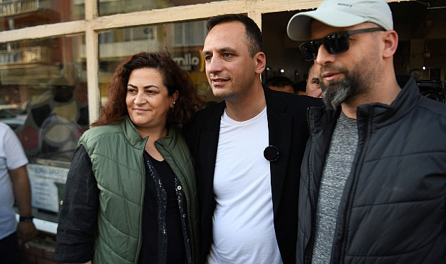 Seçimin başarısının ardından mahalle ziyaretlerine devam eden Bornova Belediye Başkanı
