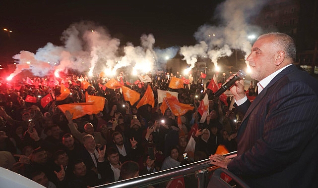 Başkan İbrahim Sandıkçı'nın seçim zaferi ilçede coşkuyla kutlandı.