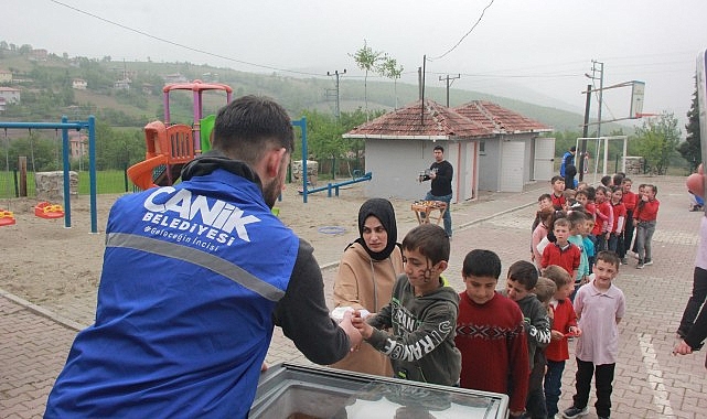 Canik Belediyesi, öğrencileri spor etkinlikleri ve eğitici aktivitelerle buluşturdu. 