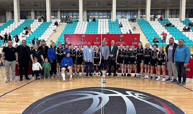 Canik Belediyespor Kulübü U14 Kız Basketbol Takımı Türkiye ikincisi oldu.