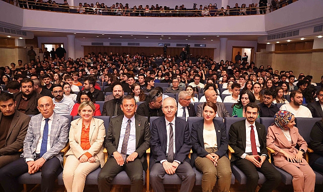 CHP Genel Başkanı Özgür Özel'in konuşmacı olarak yer aldığı toplantıda