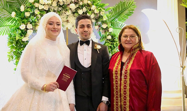 Didim’de yaşayan Onur Çetin ve Sibel Çağlayan’ın düğün törenine katılarak
