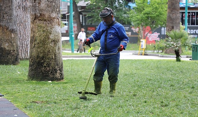 Edremit Belediyesi, ilkbaharın gelmesiyle birlikte kent genelindeki park ve yeşil