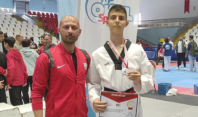 Foça Belediye Başkanı Saniye Bora Fıçı, şampiyon taekwondocu Asrın Yağız