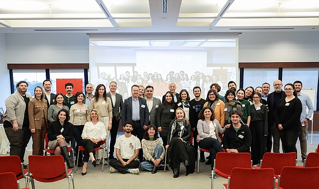 Akbank Fellowship Programı’nın 3. yılında “Tersine mentörlük” modülü başladı.
