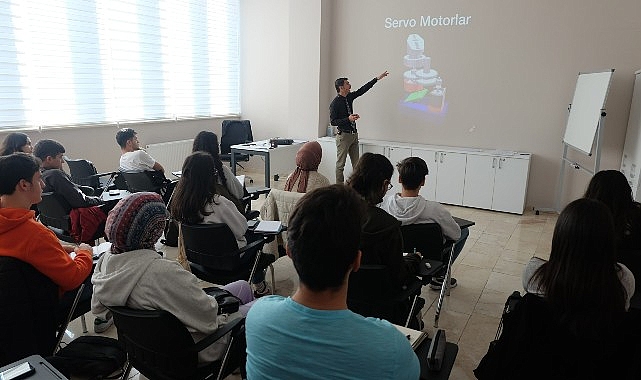 Zeytinburnu Gençlik Merkezi (ZEYGEM)’nin ücretsiz olarak verdiği İha-1 Pilot 6.