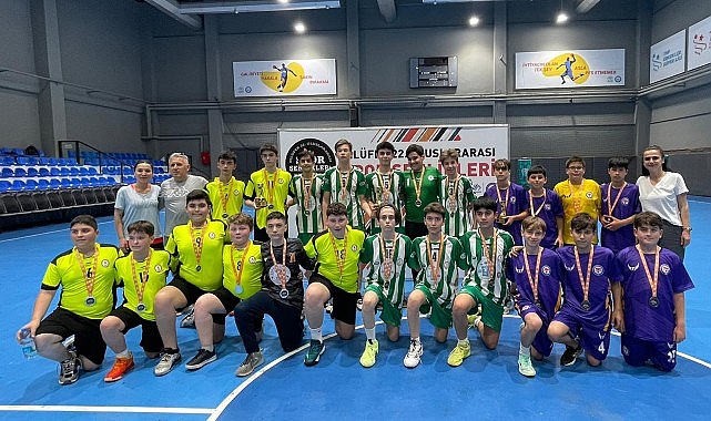 Nilüfer Uluslararası Spor Şenlikleri’nde hentbol ve masa tenisi heyecanı yaşandı.