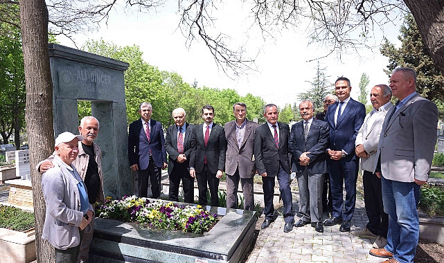 Eski Ankara Belediye Başkan Ali Dinçer ölümünün 17. yılında mezarı